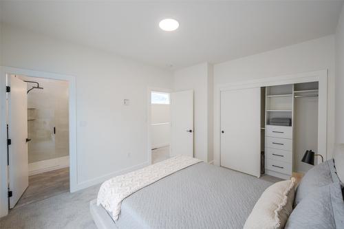 106-770 Argyle Street, Penticton, BC - Indoor Photo Showing Bedroom