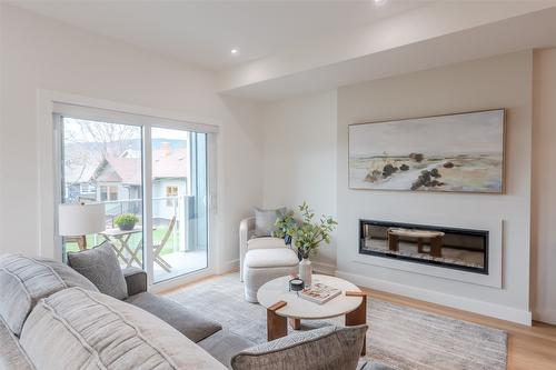 106-770 Argyle Street, Penticton, BC - Indoor Photo Showing Living Room With Fireplace
