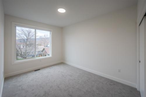 106-770 Argyle Street, Penticton, BC - Indoor Photo Showing Other Room