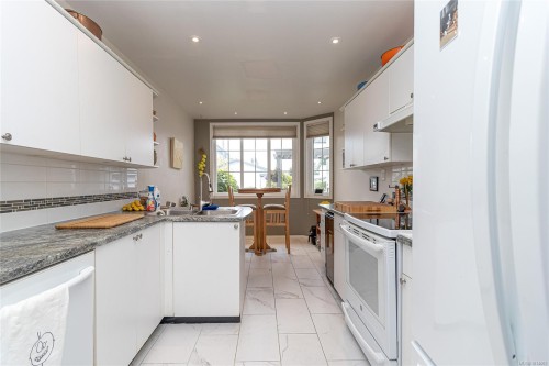 16-2115 Amelia Ave, Sidney, BC 