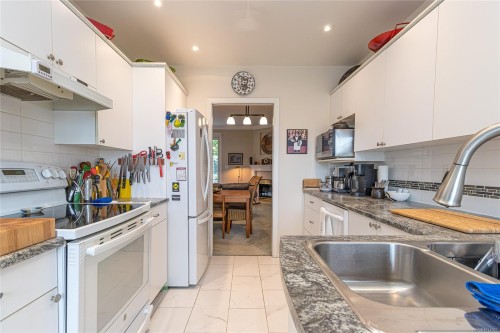 16-2115 Amelia Ave, Sidney, BC 