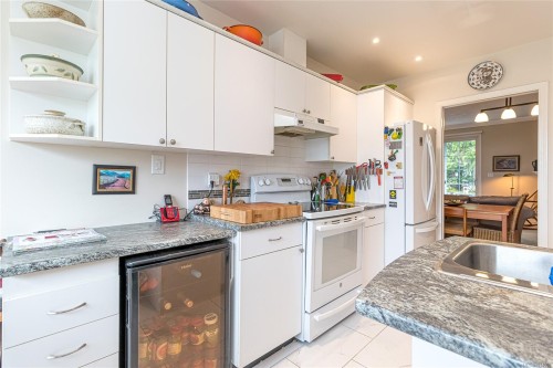 16-2115 Amelia Ave, Sidney, BC 