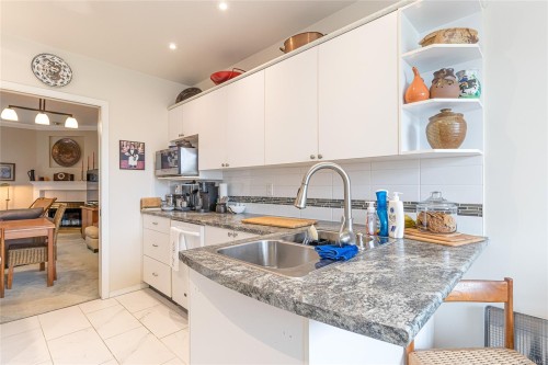 16-2115 Amelia Ave, Sidney, BC 