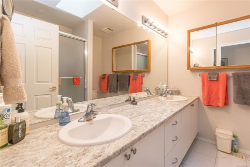 16-2115 Amelia Ave, Sidney, BC 