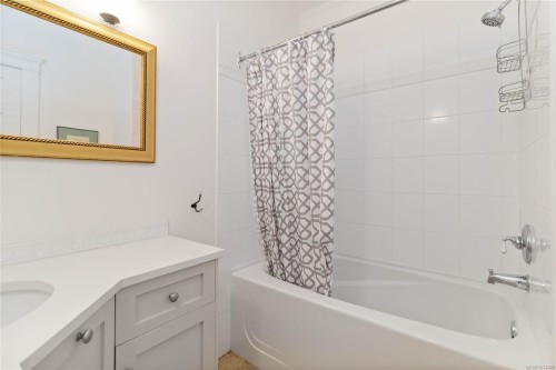 F-349 Foul Bay Rd, Victoria, BC - Indoor Photo Showing Bathroom