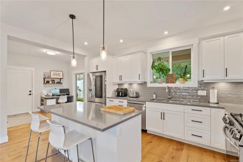 2052 Ernest Lane, Duncan, BC 