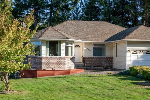 629 Dogwood Rd, Qualicum Beach, BC 