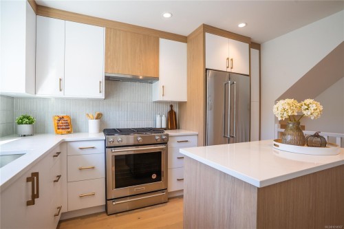 Unit 5-3907 Cedar Hill Rd, Saanich, BC 