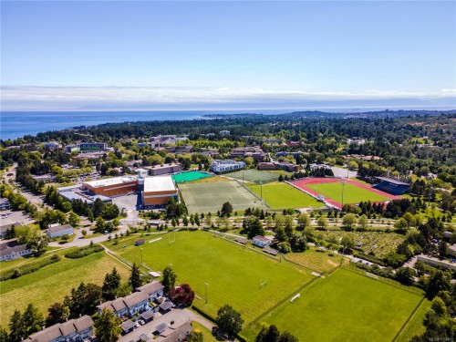 Unit 7-3907 Cedar Hill Rd, Saanich, BC 