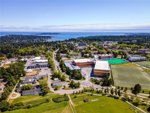 Unit 7-3907 Cedar Hill Rd, Saanich, BC 