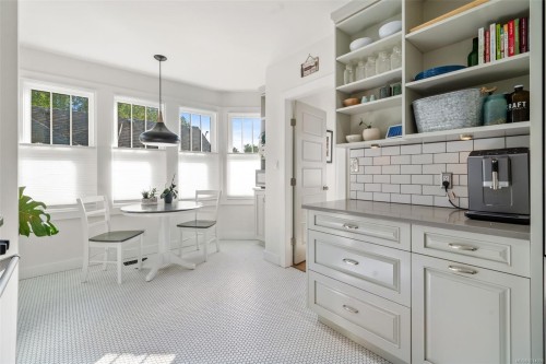 903 Collinson St, Victoria, BC 