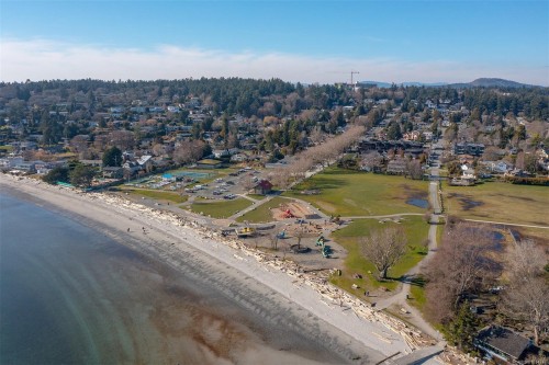 2555 Sinclair Rd, Saanich, BC 