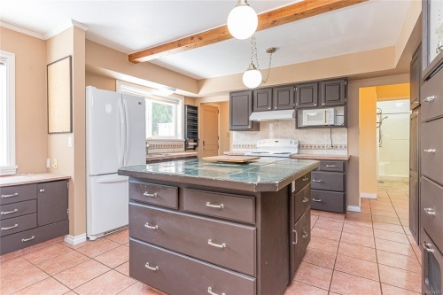 9992 Beach Dr, Chemainus, BC 