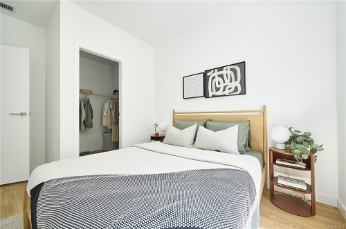 116-1115 Johnson St, Victoria, BC - Indoor Photo Showing Bedroom