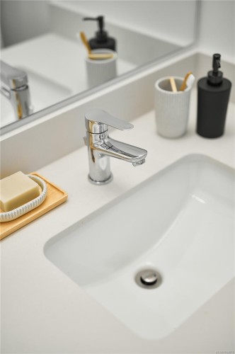 116-1115 Johnson St, Victoria, BC - Indoor Photo Showing Bathroom