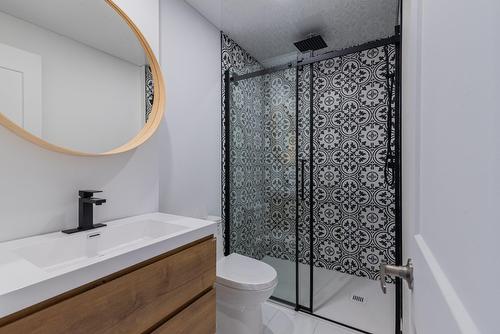 Bathroom - 6602 Rue Alma, Montréal (Rosemont/La Petite-Patrie), QC - Indoor Photo Showing Bathroom