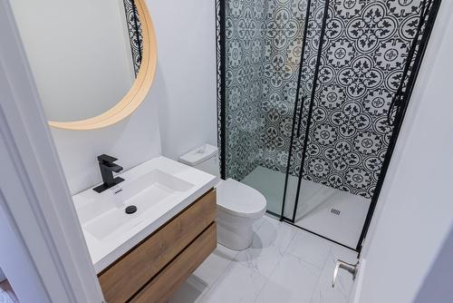 Bathroom - 6602 Rue Alma, Montréal (Rosemont/La Petite-Patrie), QC - Indoor Photo Showing Bathroom