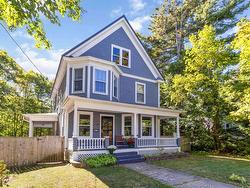 61 York Street  Bridgewater, NS B4V 1R1