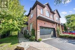 33 - 300 RAVINEVIEW WAY  Oakville, ON L6H 7J1