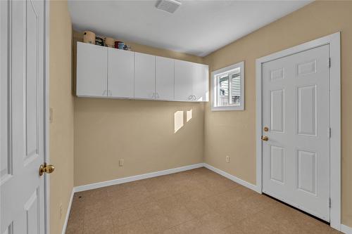 131-3400 Wilson Street, Penticton, BC - Indoor Photo Showing Other Room