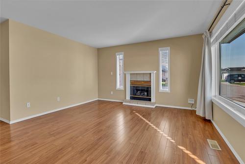 131-3400 Wilson Street, Penticton, BC - Indoor Photo Showing Living Room With Fireplace