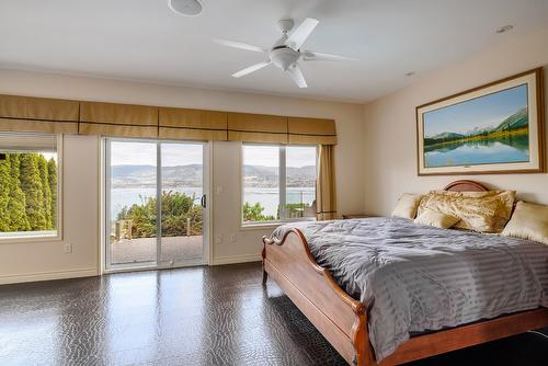 370 Sandpiper Street, Kelowna, BC - Indoor Photo Showing Bedroom
