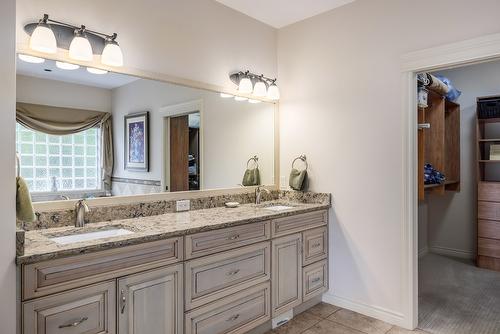 370 Sandpiper Street, Kelowna, BC - Indoor Photo Showing Bathroom