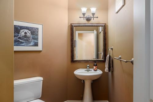 370 Sandpiper Street, Kelowna, BC - Indoor Photo Showing Bathroom