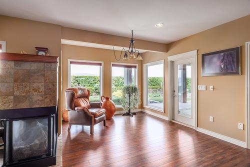 370 Sandpiper Street, Kelowna, BC - Indoor Photo Showing Living Room With Fireplace