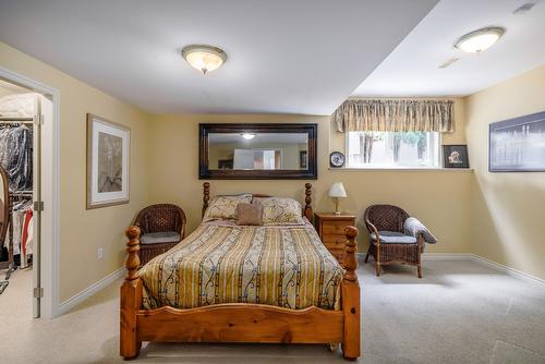 370 Sandpiper Street, Kelowna, BC - Indoor Photo Showing Bedroom