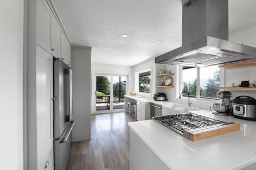 1835 Horizon Drive, West Kelowna, BC - Indoor Photo Showing Kitchen