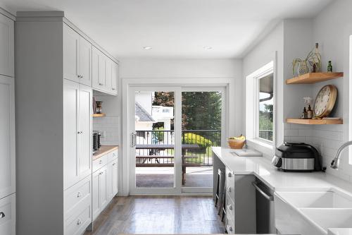 1835 Horizon Drive, West Kelowna, BC - Indoor Photo Showing Kitchen With Double Sink