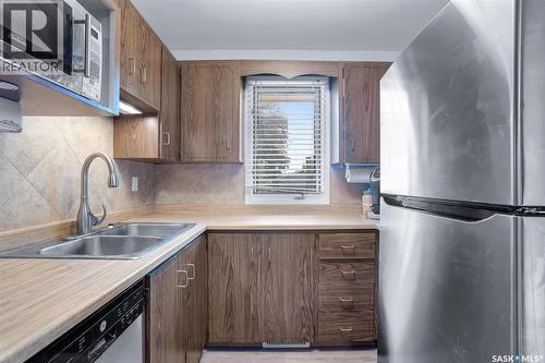 834 Marr Avenue, Saskatoon, SK - Indoor Photo Showing Kitchen With Double Sink