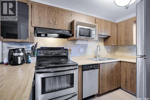 834 Marr Avenue, Saskatoon, SK - Indoor Photo Showing Kitchen With Double Sink