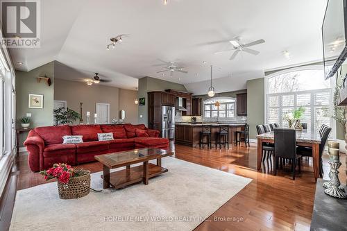 253 Stephenson Point Road, Scugog, ON - Indoor Photo Showing Living Room