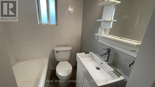 468-476 Main Street E, Hamilton (Stinson), ON - Indoor Photo Showing Bathroom
