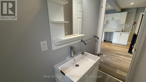 468-476 Main Street E, Hamilton (Stinson), ON - Indoor Photo Showing Bathroom