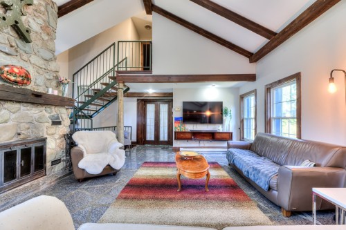 Salle familiale - 2085 Ch. De Georgeville, Magog, QC - Indoor Photo Showing Living Room With Fireplace