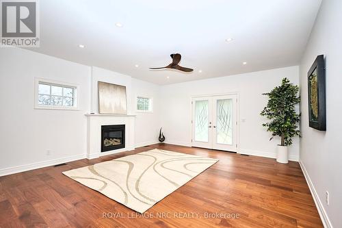 1129 Balfour Street, Pelham (Fenwick), ON - Indoor With Fireplace