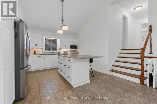 10 Montrose Street, St. Catharines (Rykert/Vansickle), ON - Indoor Photo Showing Kitchen