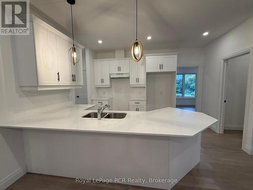 170 Elgin St, Grey Highlands, ON - Indoor Photo Showing Kitchen With Double Sink