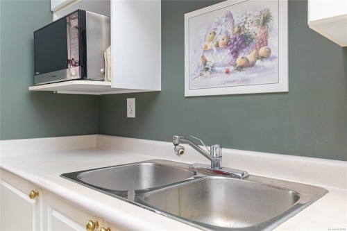 409-606 Goldstream Ave, Langford, BC - Indoor Photo Showing Kitchen With Double Sink