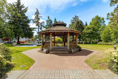 409-606 Goldstream Ave, Langford, BC - Outdoor With Backyard
