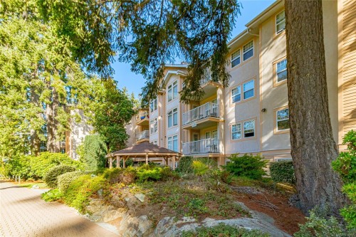 409-606 Goldstream Ave, Langford, BC - Outdoor