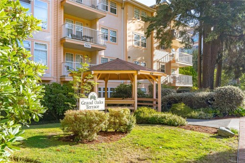 409-606 Goldstream Ave, Langford, BC - Outdoor