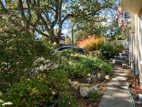 2702 Roseberry Ave, Victoria, BC 