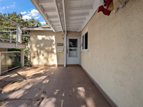 2702 Roseberry Ave, Victoria, BC 