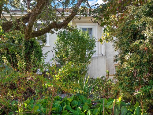 2702 Roseberry Ave, Victoria, BC 