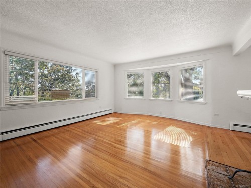 2702 Roseberry Ave, Victoria, BC 