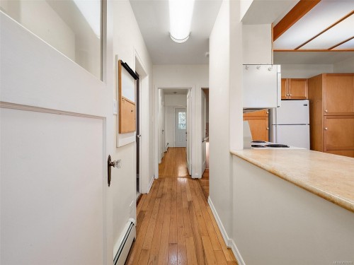 2702 Roseberry Ave, Victoria, BC 